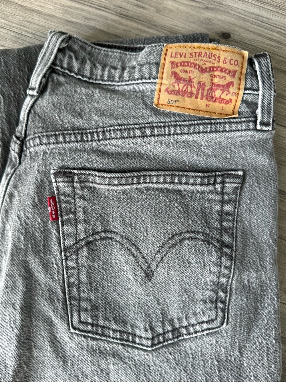 Levi's 501 Women's in Washed Grey Sz 29